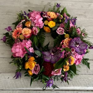 Country garden door wreaths. Beautiful hand-crafted gifts delivered in Dublin or order to collect