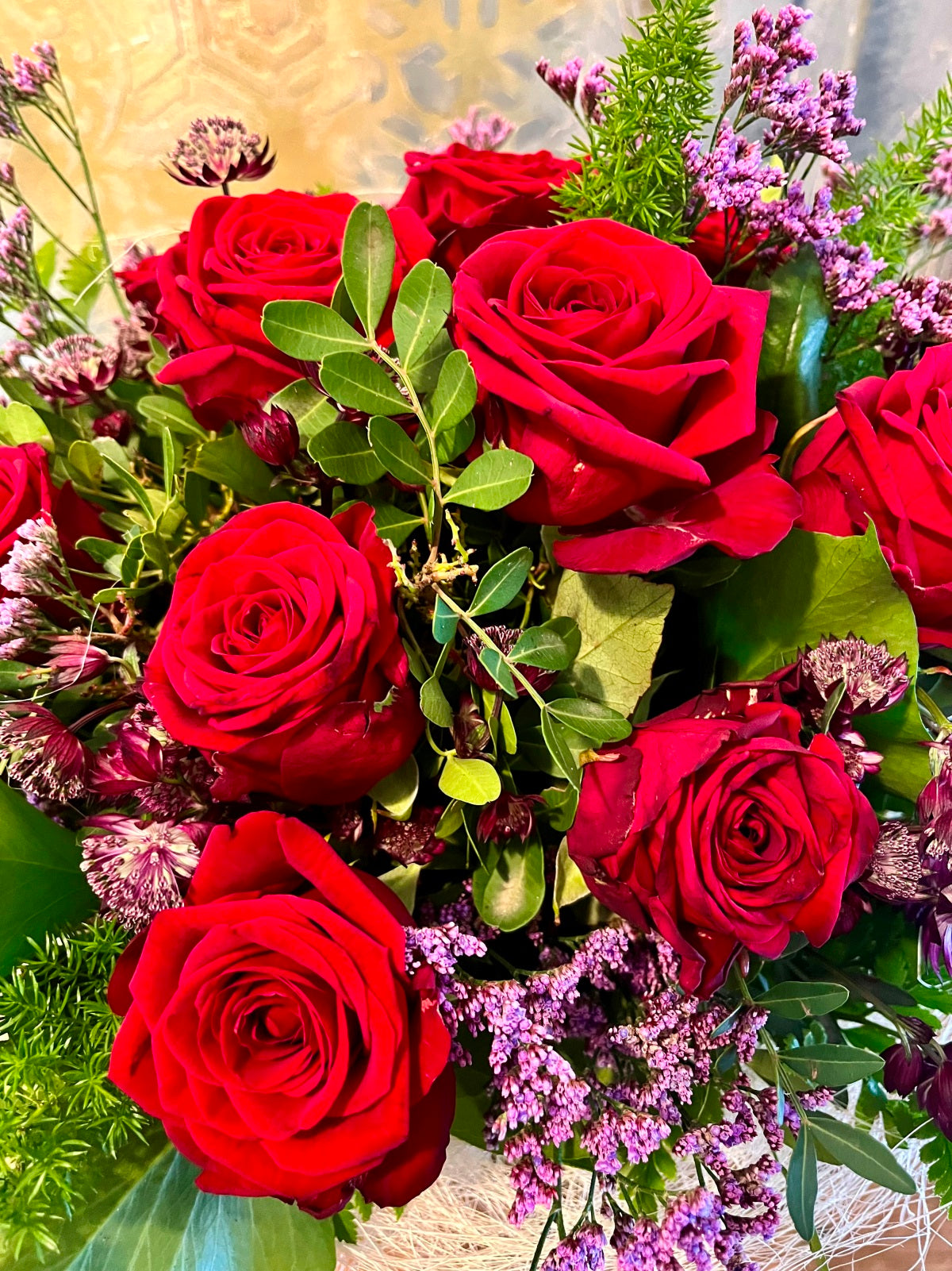 12 Red Roses in Glass Vase