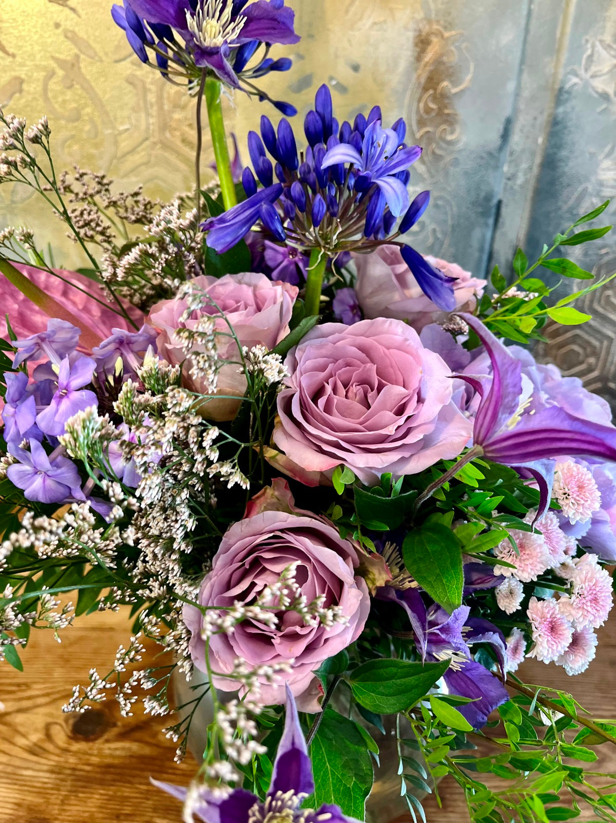 Lilac bouquet in Glass Vase