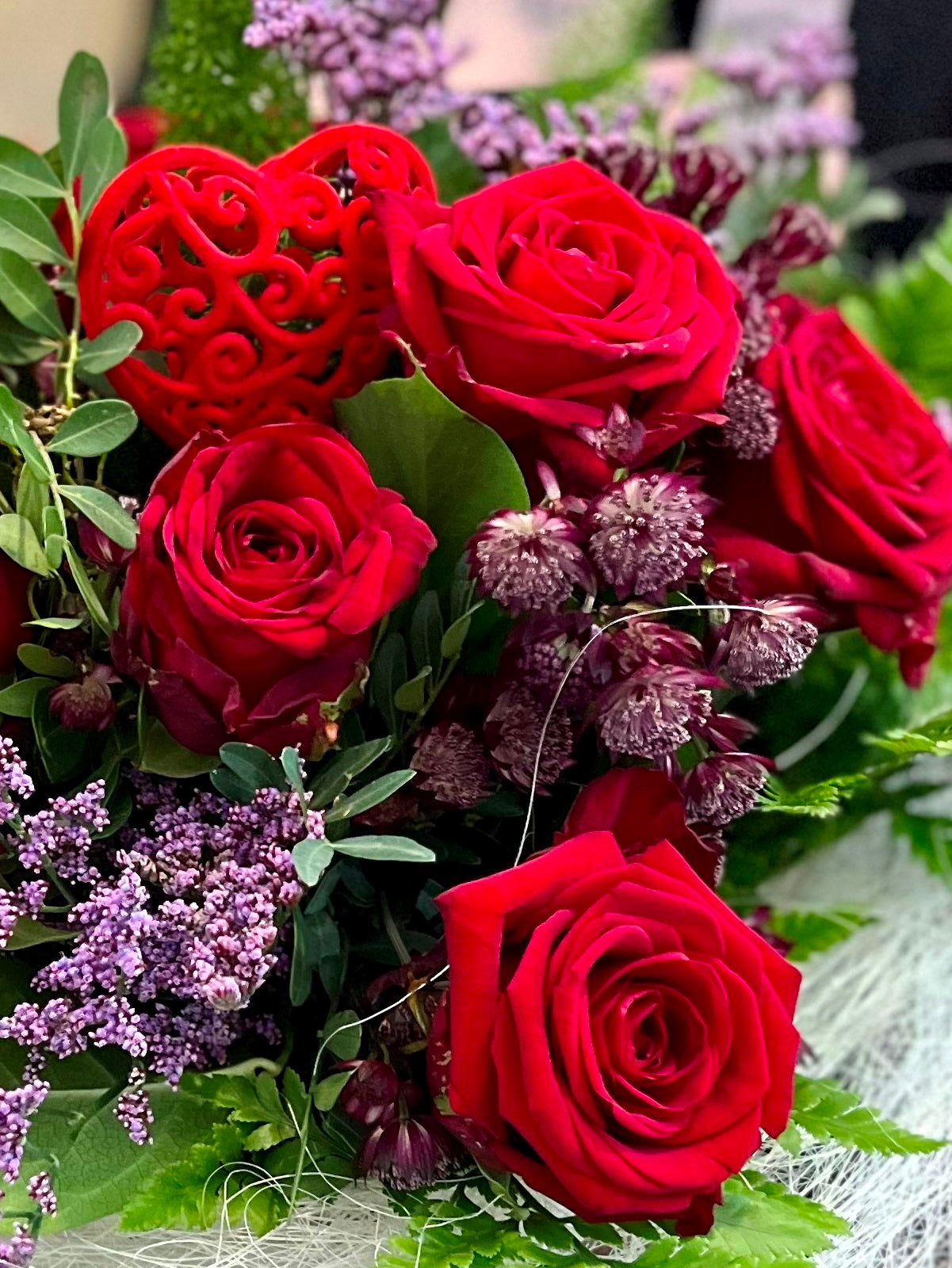 Valentine 12 Red Roses in Glass Vase